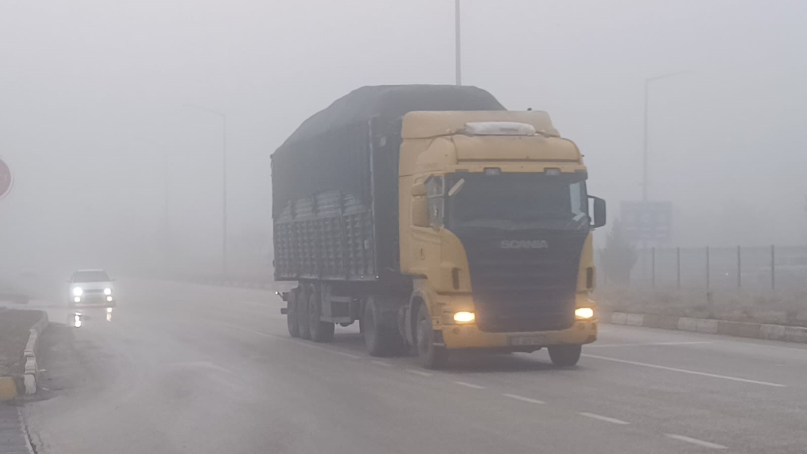 Sisli hava karayollarında sürücülere zor anlar yaşattı