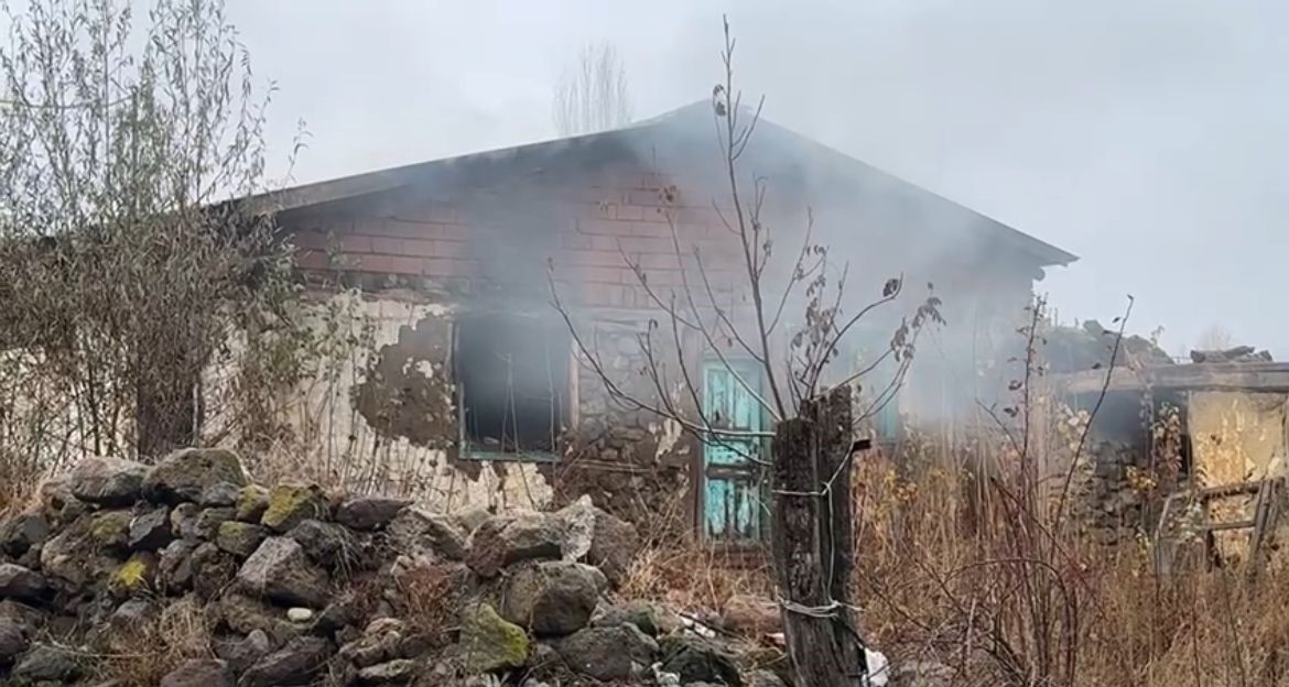 Yaşlı kadın evinde çıkan yangında can verdi