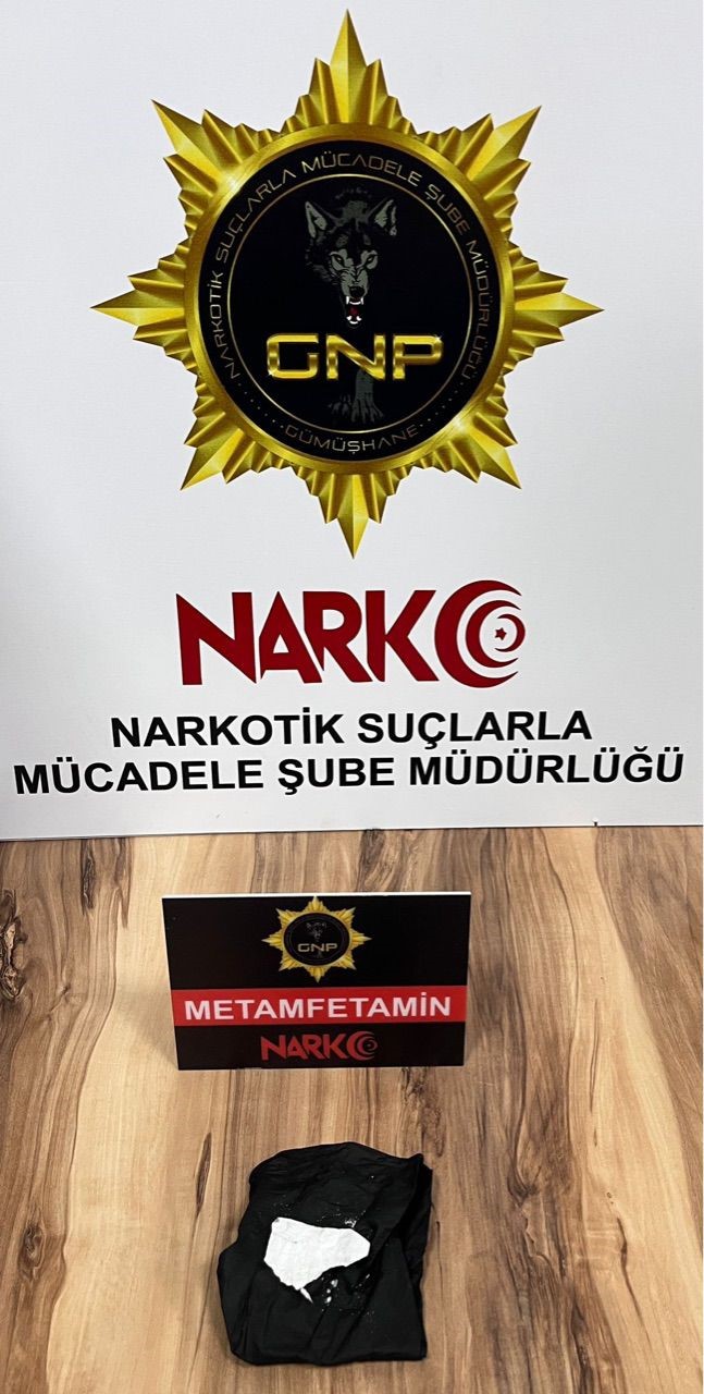 Trabzon’dan Gümüşhane’ye uyuşturucu madde getiren şahıs yakalandı
