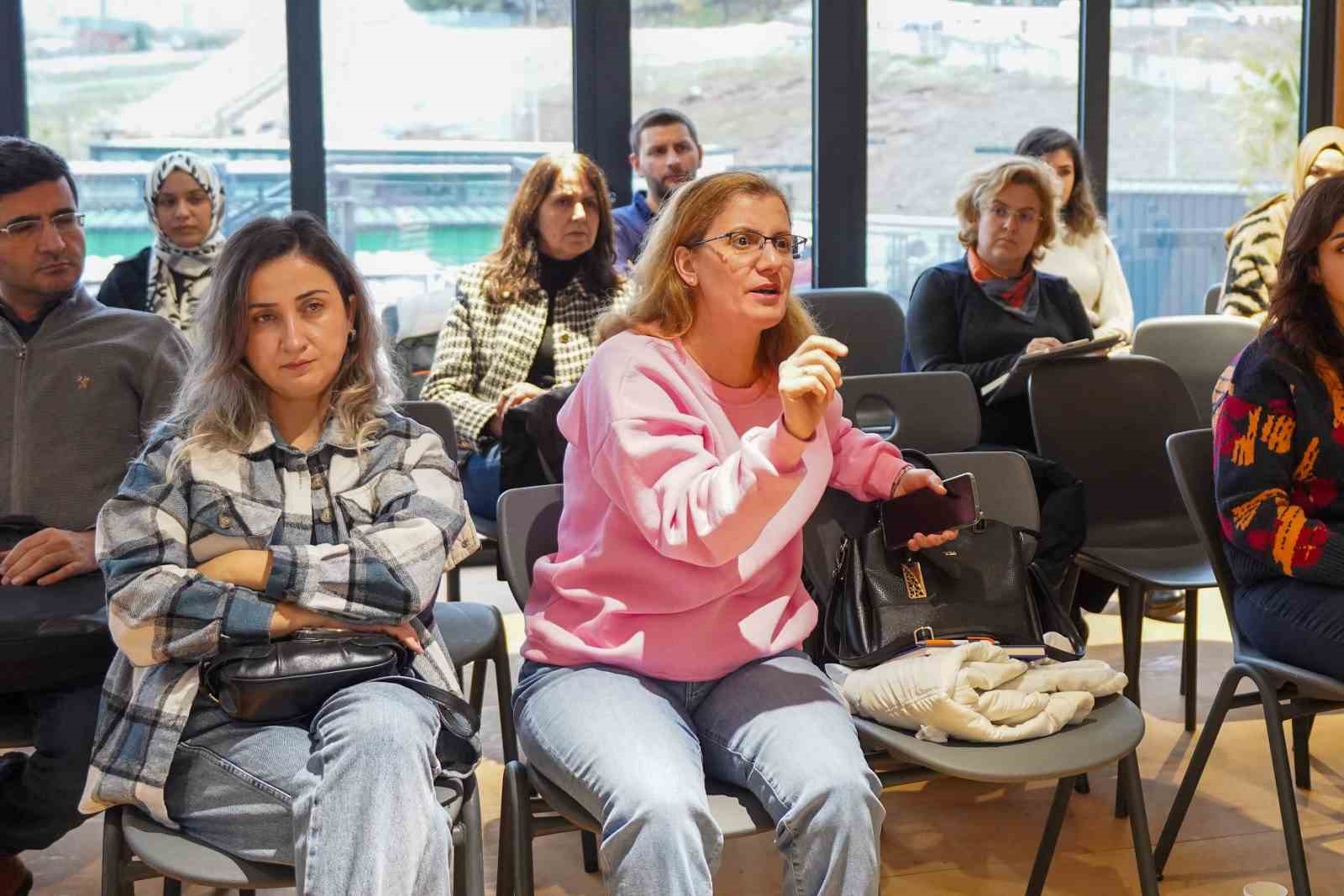 Beylikdüzü’nde TÜBİTAK 2204 Araştırma Projeleri Hazırlama Eğitimi düzenlendi
