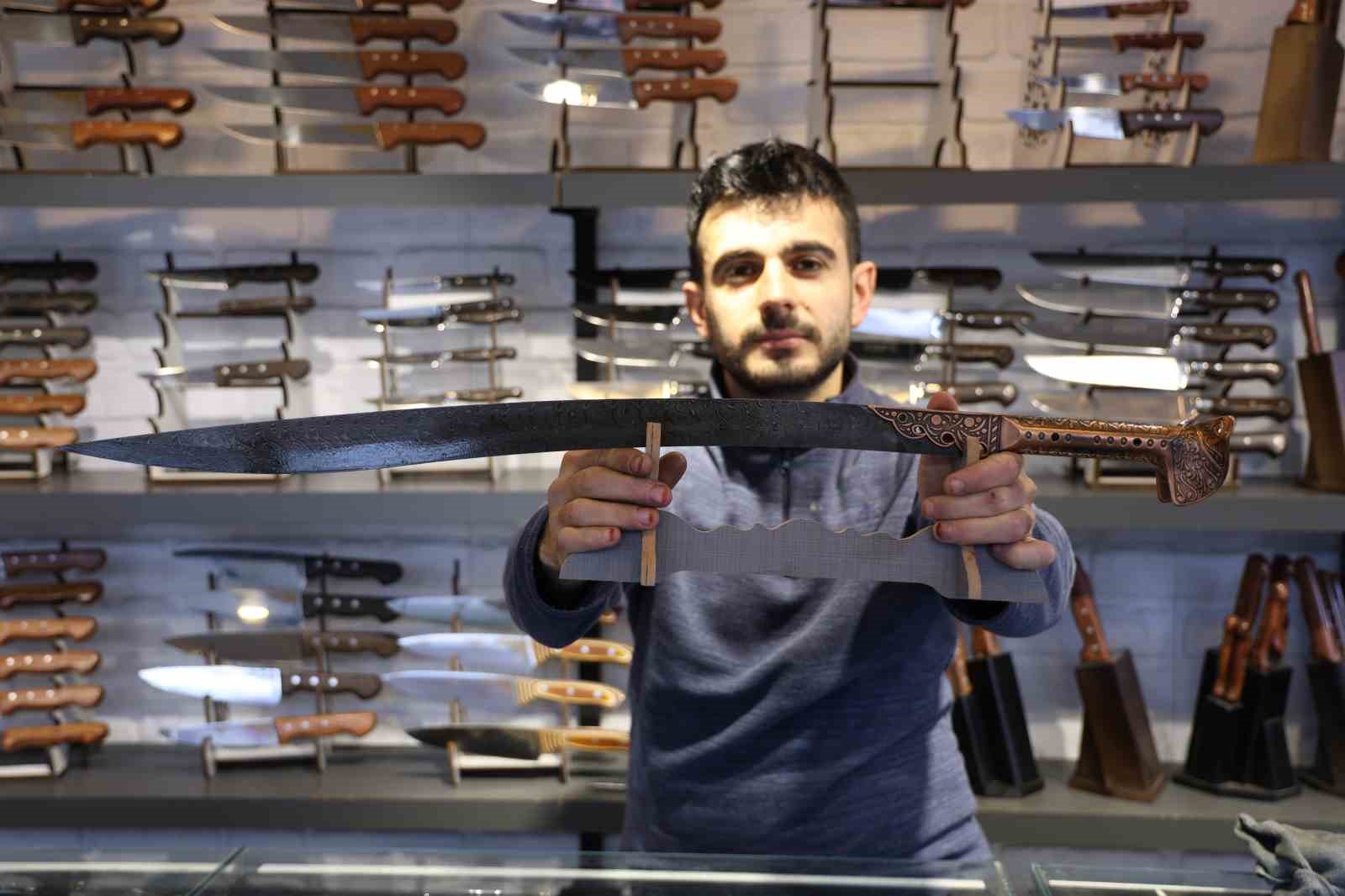 Sivaslı usta Şam &ccedil;eliğinden kılı&ccedil; &uuml;retti, 110 bin TL&rsquo;lik kılı&ccedil; g&ouml;r&uuml;nt&uuml;s&uuml;yle hayran bırakıyor
