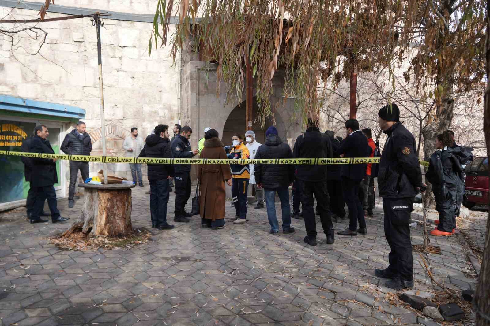 Pelet sobadan zehirlenen hamam &ccedil;alışanı ve m&uuml;şteri &ouml;l&uuml; bulundu
