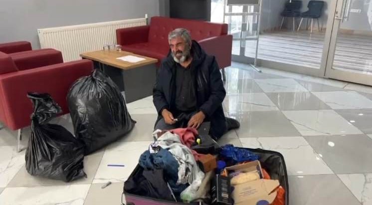 Rojin&rsquo;in eşyaları babasına teslim edildi
