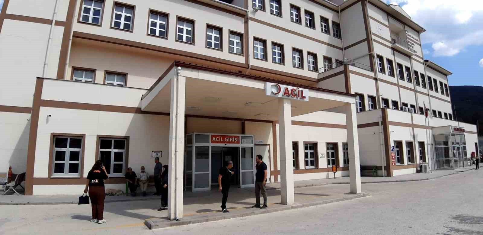 İki arkadaş arasında &ccedil;ıkan kavgada kan aktı: 1 &ouml;l&uuml;
