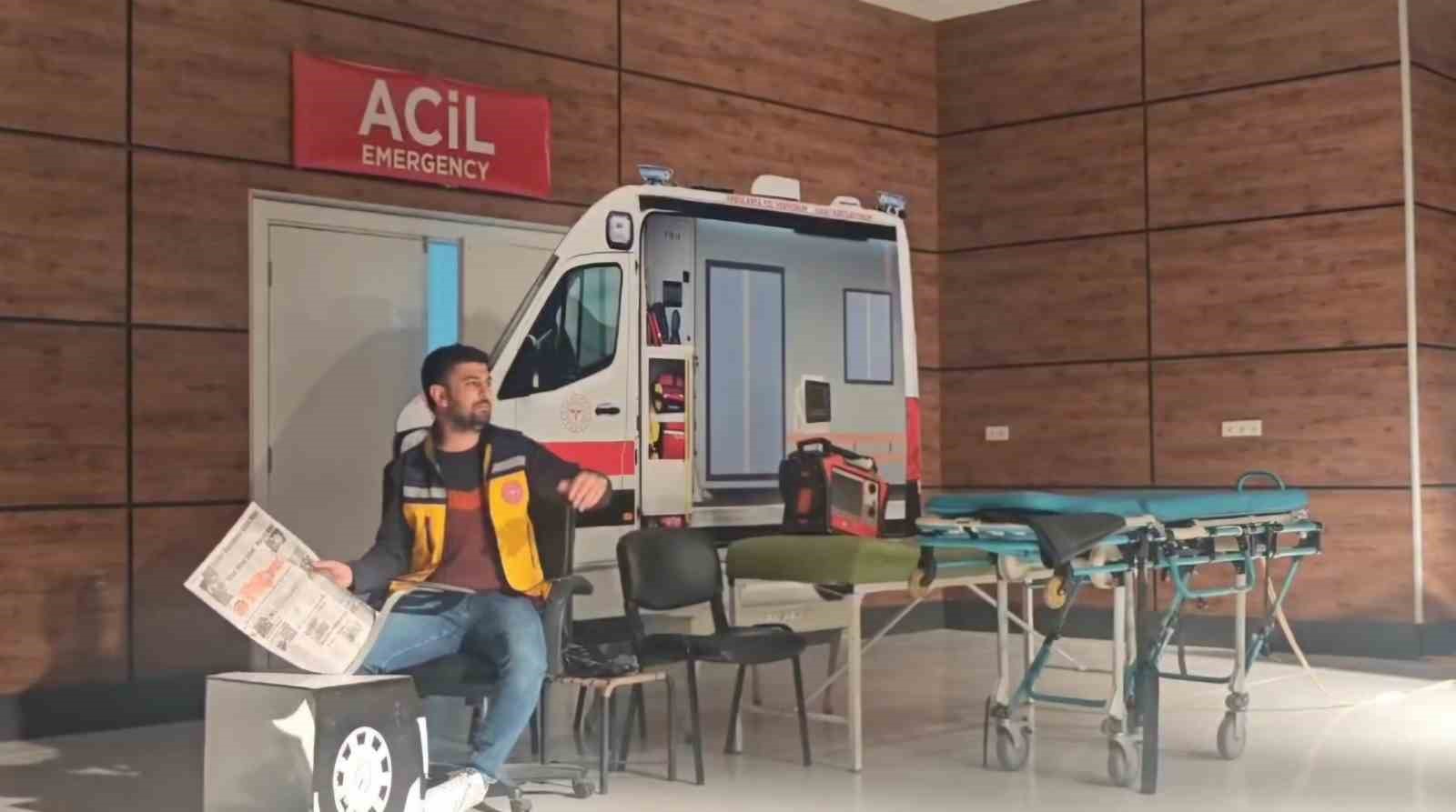 Siirt’te acil sağlık hizmetlerine vurgu yapmak için tiyatro oyunu sergilendi