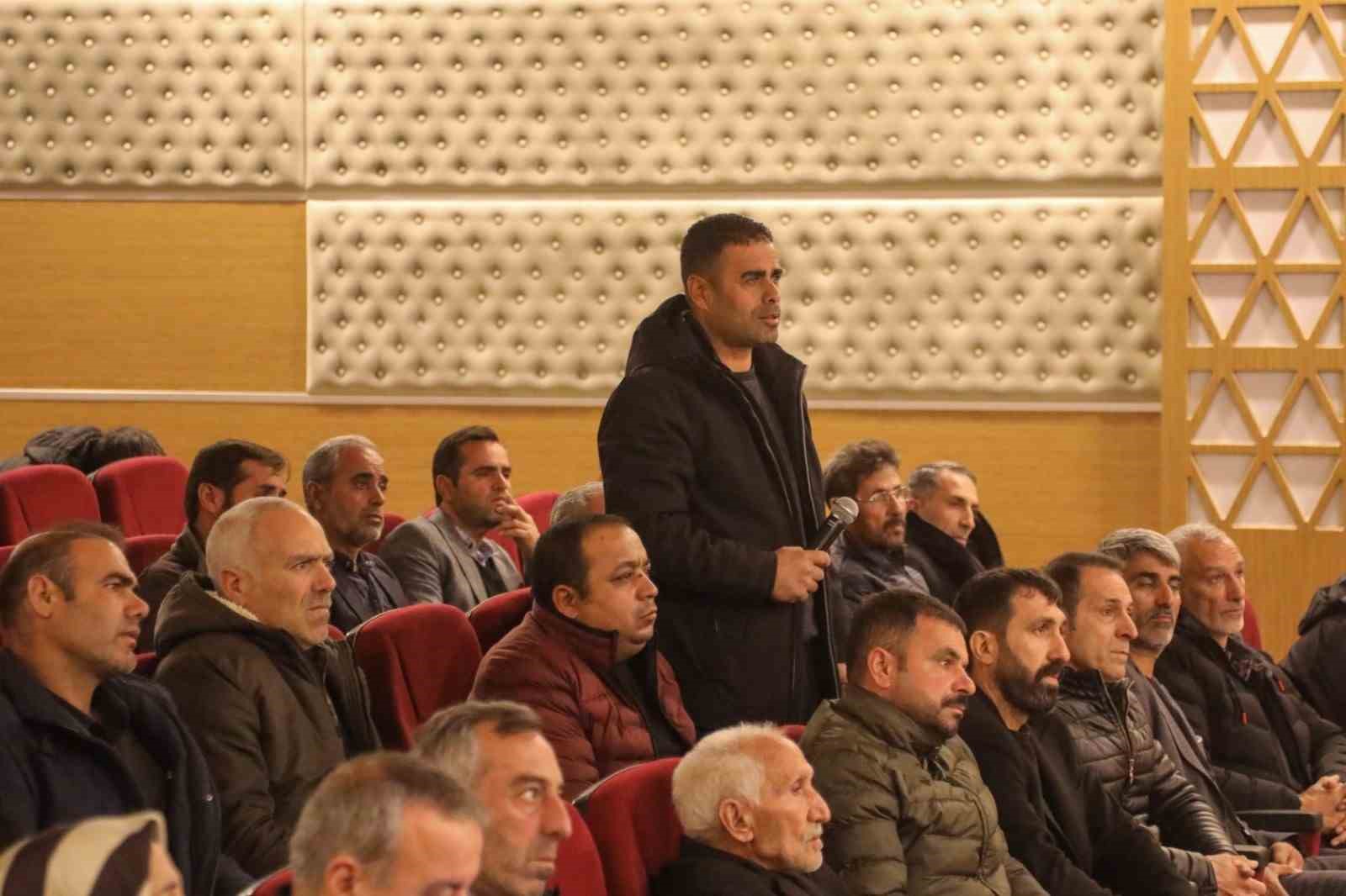 Genç’te hak sahibi vatandaşlar için toplantı düzenlendi