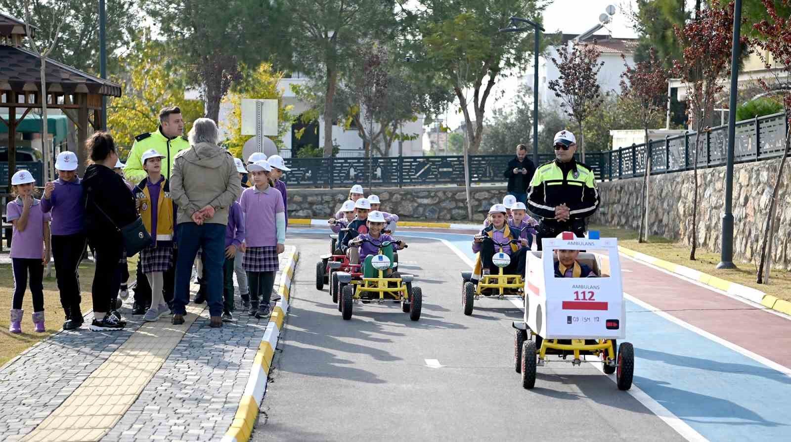 Geleceğin bilinçli sürücüleri direksiyon başında
