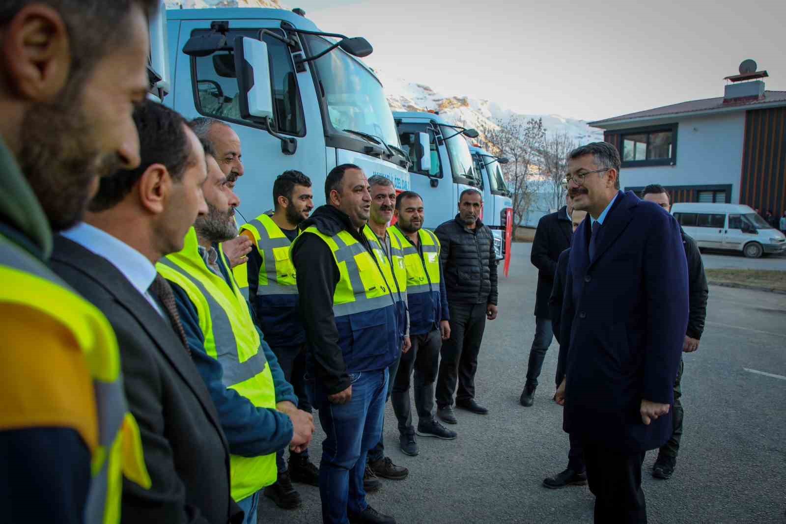 Hakkari İl &Ouml;zel İdaresi ara&ccedil; filosuna g&uuml;&ccedil;lendirdi
