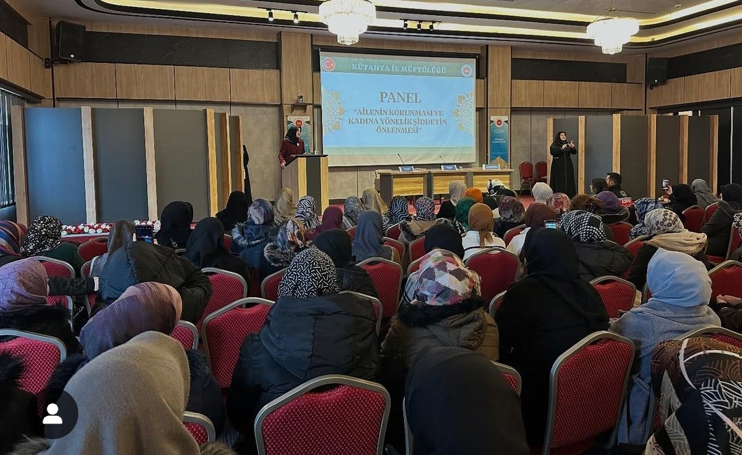K&uuml;tahya&rsquo;da "Ailenin korunması ve kadına y&ouml;nelik şiddetin &ouml;nlenmesi" konulu paneli
