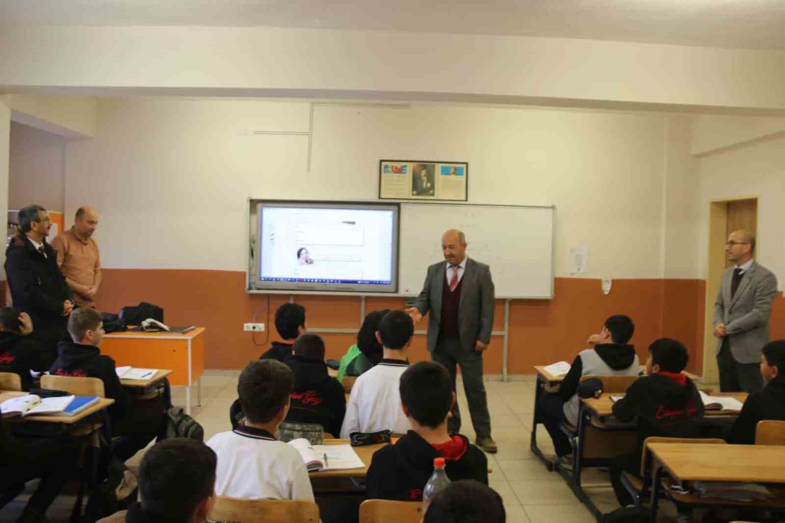 K&uuml;tahya İl Mill&icirc; Eğitim M&uuml;d&uuml;r&uuml; Hasan Başyiğit: "Hedefiniz yoksa başarıya ulaşamazsınız"
