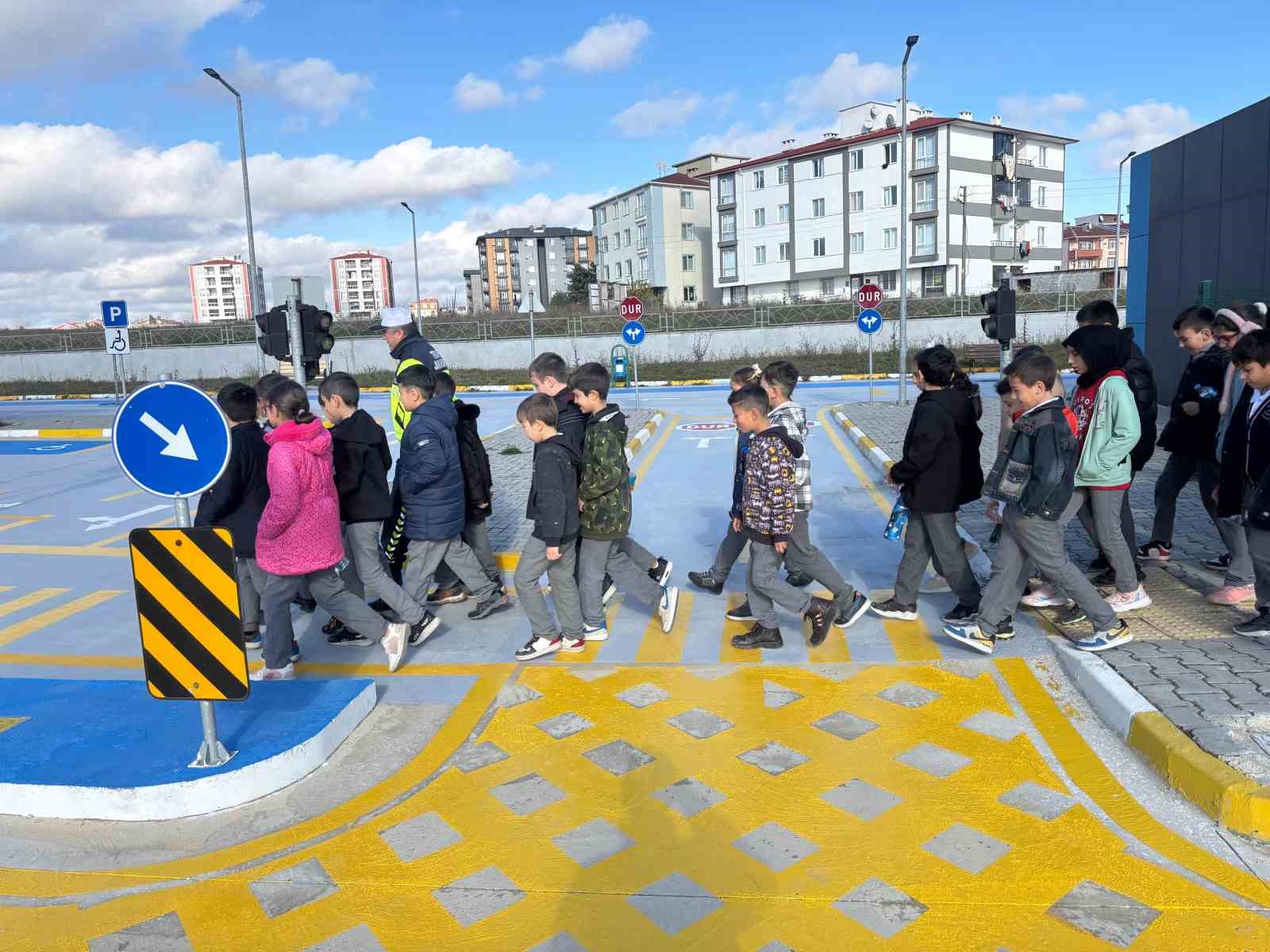 Jandarmadan &ouml;ğrencilere trafik eğitimi
