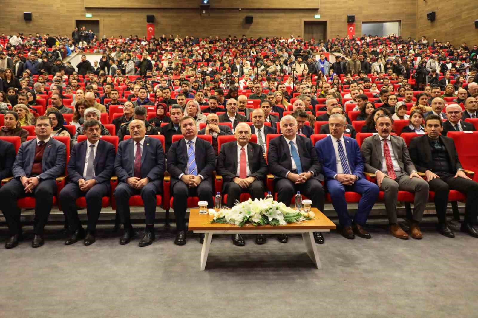 Binali Yıldırım: “THY dünyada ay yıldızlı bayrağı dalgalandıran bir marka”
