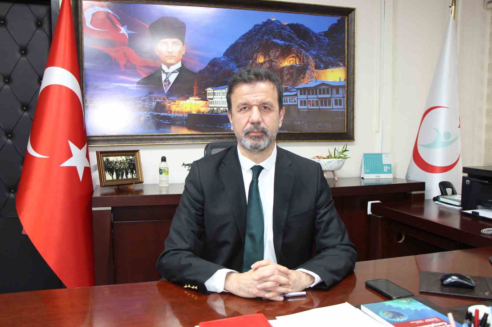 Hastane çalışanlarından Fatma nineye anonslu, pastalı doğum günü sürprizi: “İyi ki varsın”