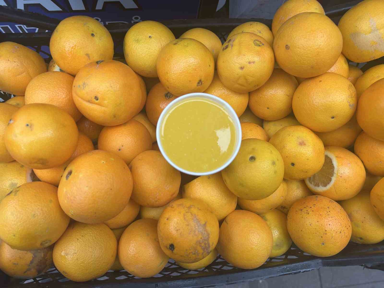 Salgın hastalıklardan korunmak i&ccedil;in taze sıkılmış portakal suyu b&uuml;y&uuml;k ilgi g&ouml;r&uuml;yor
