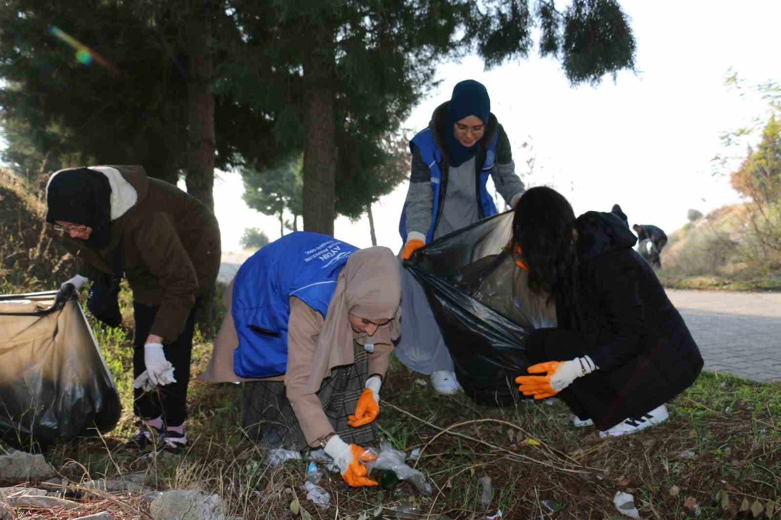 Gönüllü gençler ve jandarmadan ’çevre temizliği’ farkındalığı
