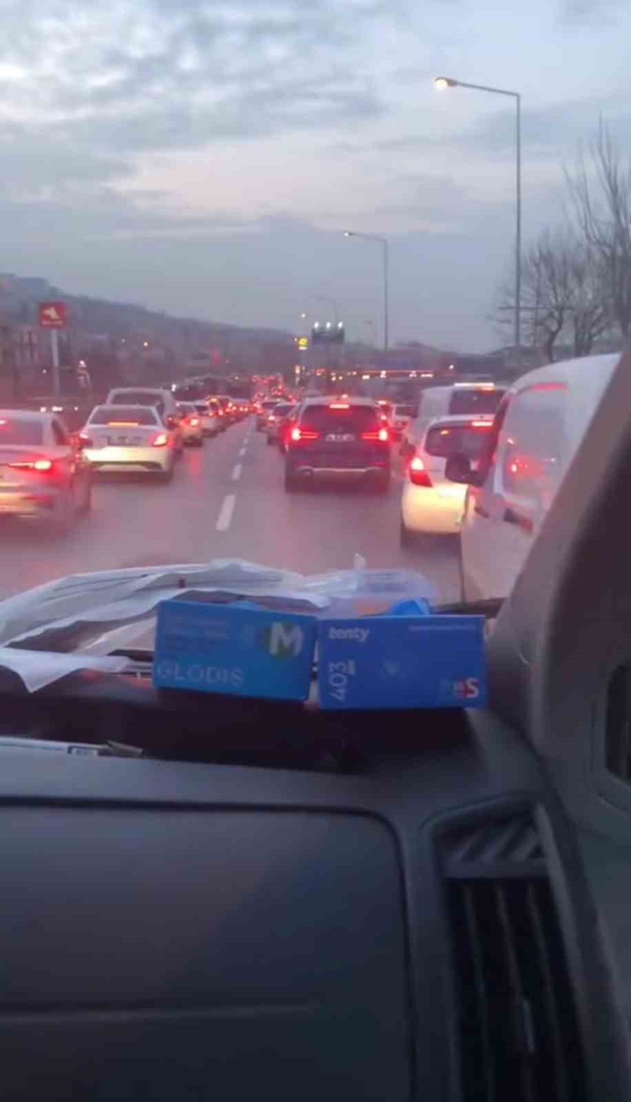 Bursa&rsquo;da yoğun trafiğe rağmen fermuar sistemi uygulandı