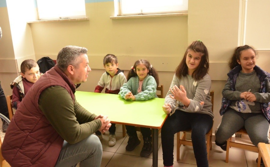 Tavşanlı İl&ccedil;e Emniyet M&uuml;d&uuml;rl&uuml;ğ&uuml;&rsquo;nden &ouml;zel &ouml;ğrencilere duygusal ziyaret
