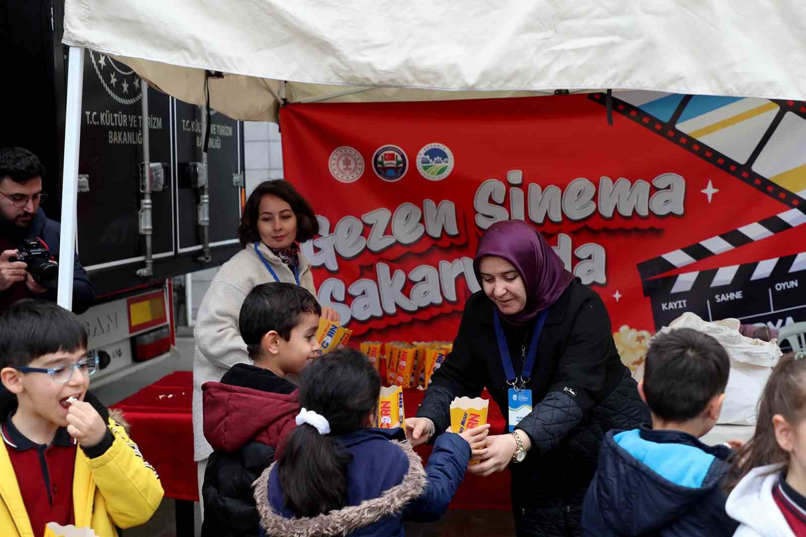 Sakarya&rsquo;da sinema &ccedil;ocukların ayağına gidiyor
