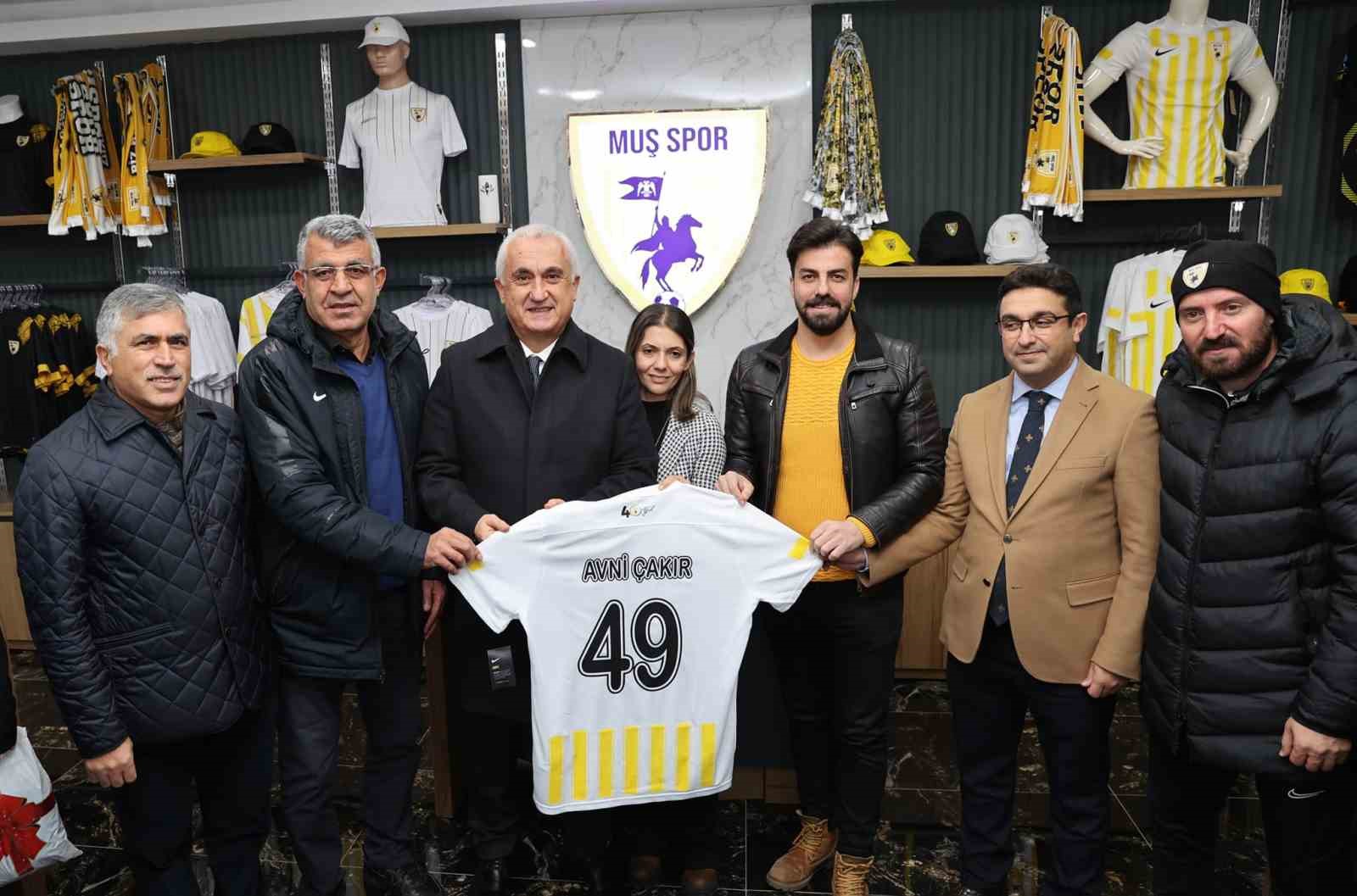 Muş Valisi Avni Çakır’dan maç öncesi taraftara çağrı: “Forma satın alarak takımınıza destek olun”
