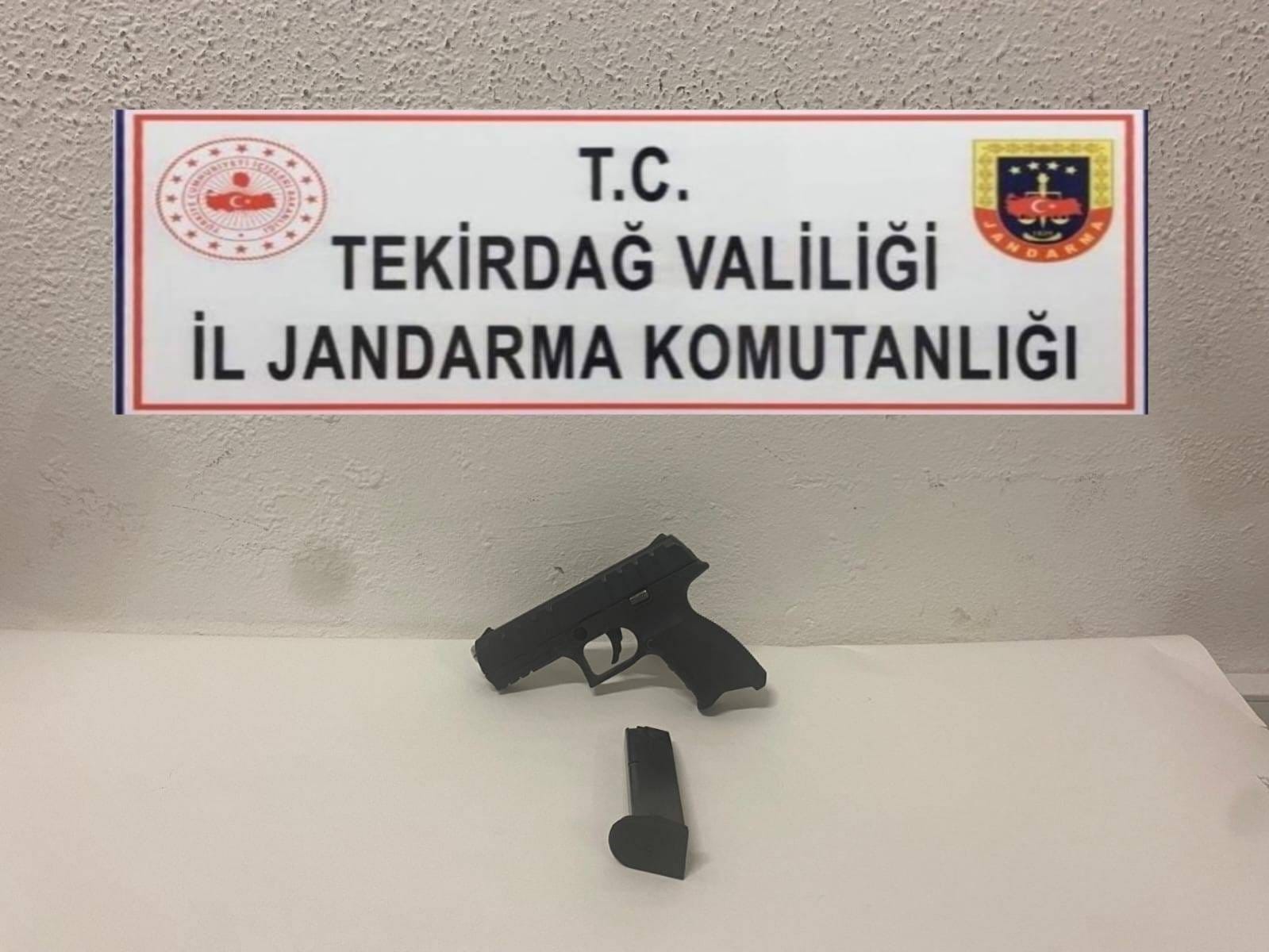 Tekirdağ&rsquo;da ruhsatsız tabanca ve av t&uuml;feği ele ge&ccedil;irildi
