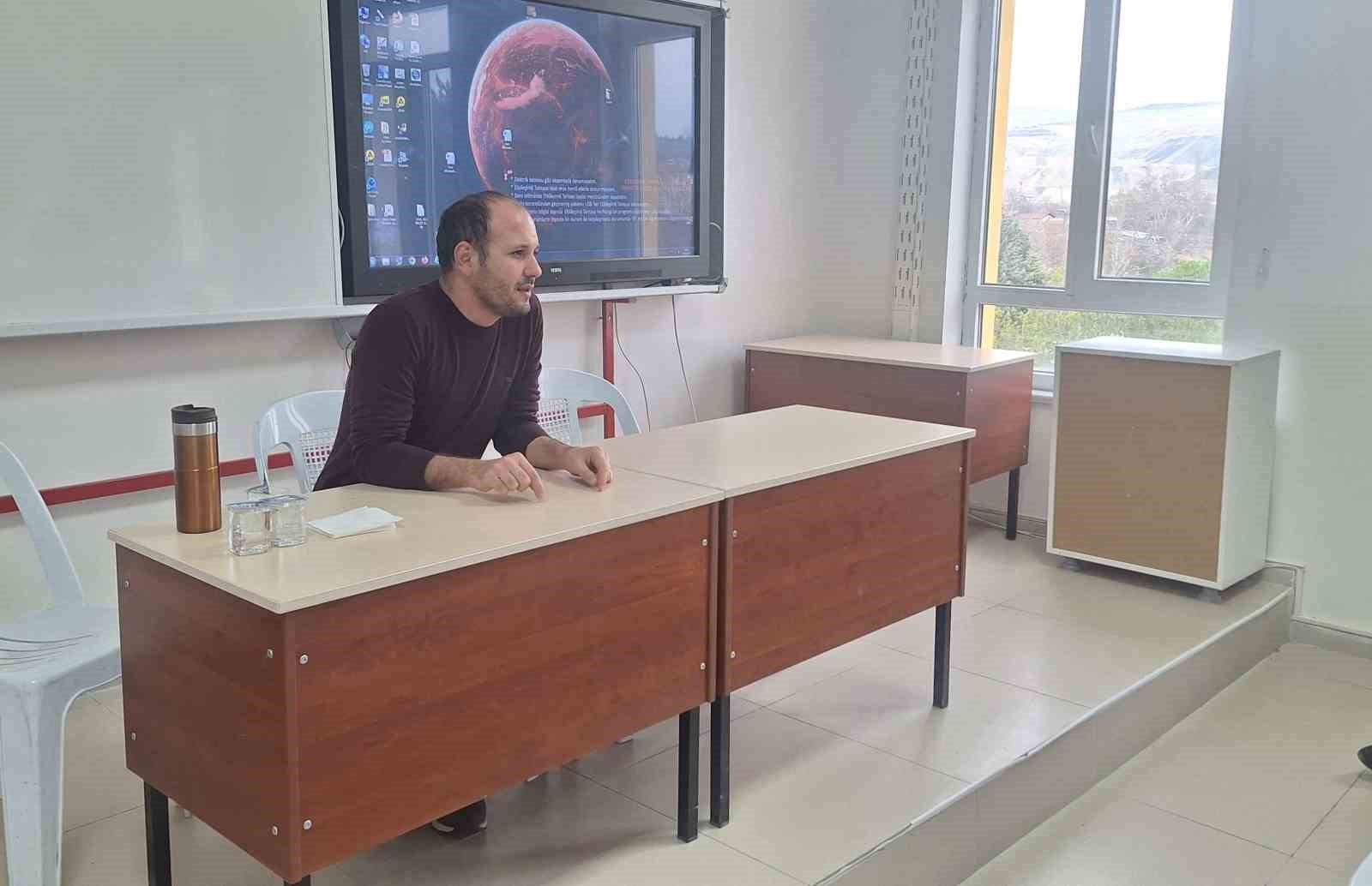 Hisarcık&rsquo;ta &ouml;ğrenci velilerine teknoloji bağımlılığı ve akran zorbalığı semineri
