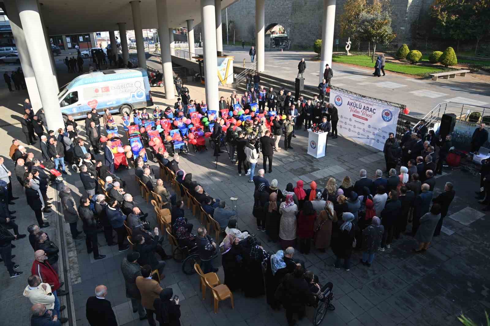 Trabzonlu gurbetçilerden engellilere akülü araç yardımı