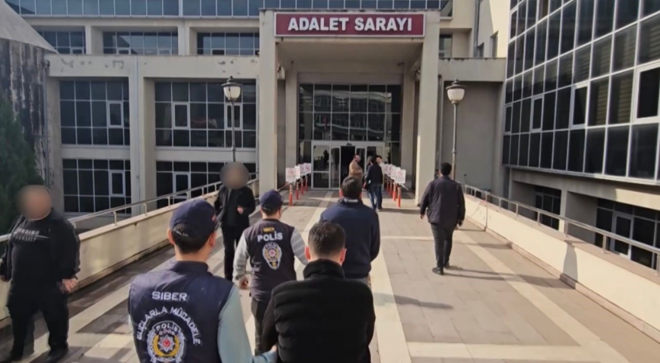 Osmaniye&rsquo;de vatandaşları alışveriş sitesi &uuml;zerinden 1 milyon 533 bin lira dolandıran 2 şahıs tutuklandı
