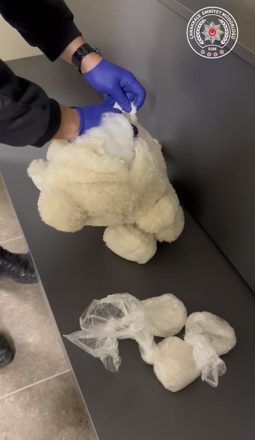 &Ccedil;anakkale&rsquo;de oyuncak ayı i&ccedil;inden uyuşturucu &ccedil;ıktı
