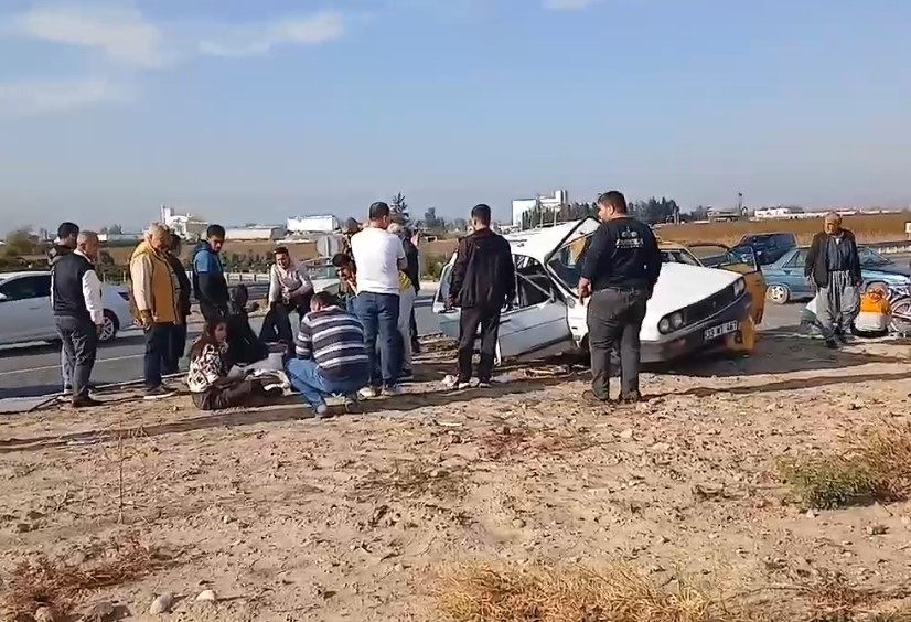 Mersin’de 2 otomobilin çarpıştığı kazada 6 kişi yaralandı