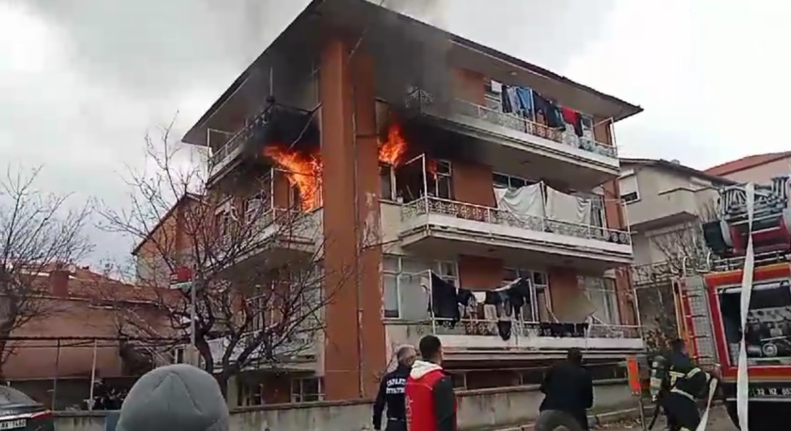 Isparta’da korku dolu anlar: Ev saniyeler içinde alevlere teslim oldu