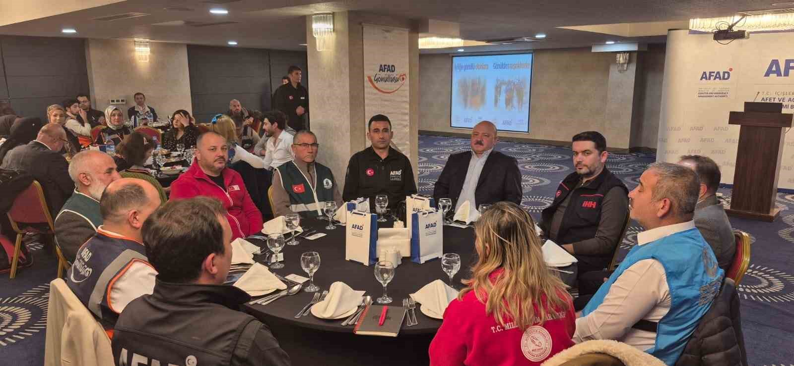 Karaman&rsquo;da AFAD g&ouml;n&uuml;ll&uuml;leri "5 Aralık D&uuml;nya G&ouml;n&uuml;ll&uuml;ler G&uuml;n&uuml;&rsquo;nde buluştu
