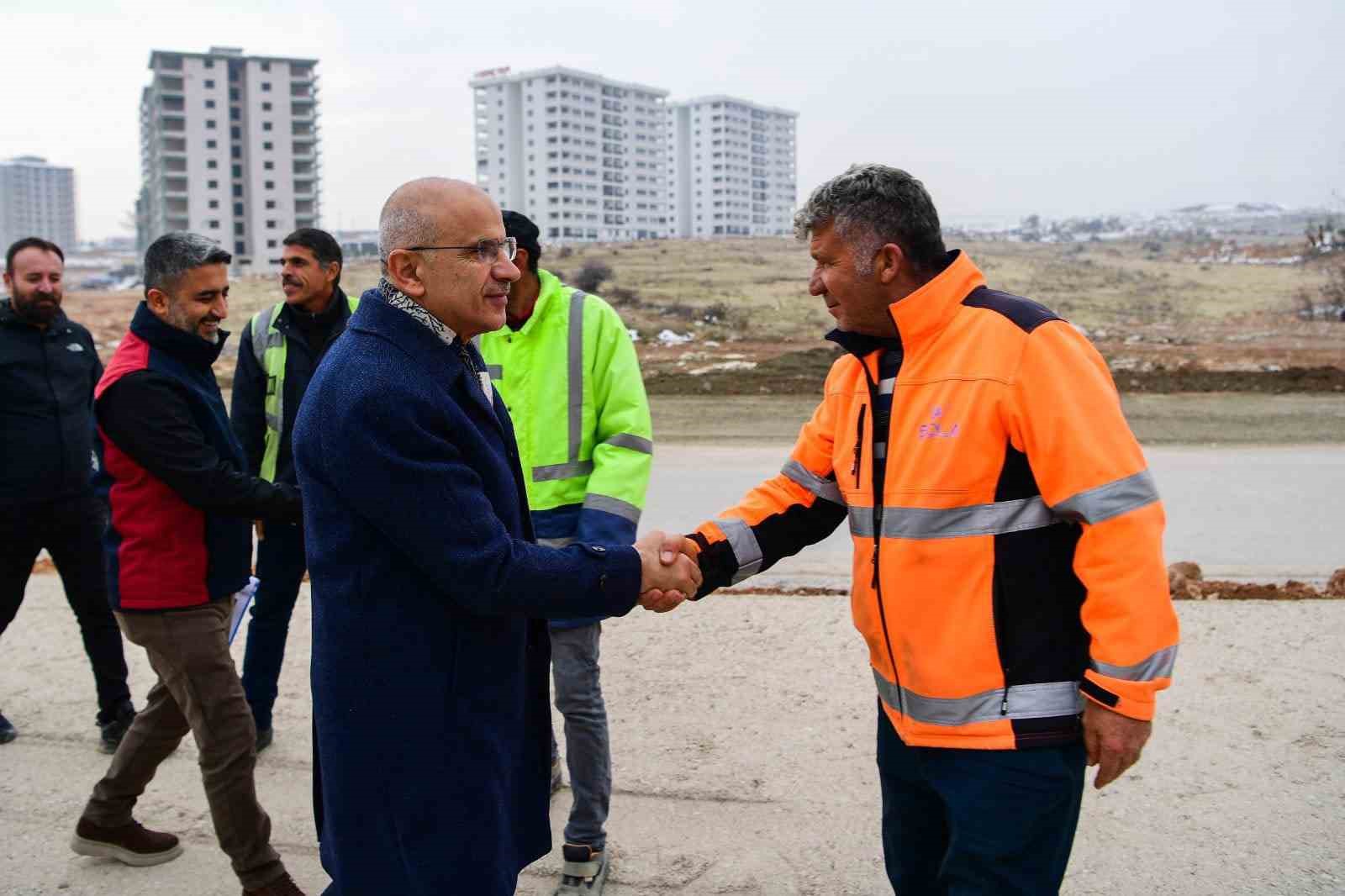 Saray Bosna caddesinde &ccedil;alışmalar s&uuml;r&uuml;yor
