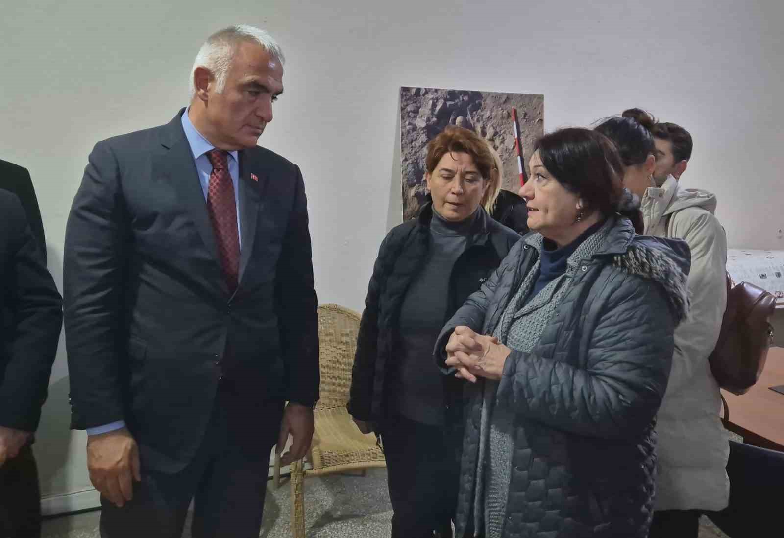 K&uuml;lt&uuml;r ve Turizm Bakanı Ersoy, Tekirdağ&rsquo;da antik kazı alanlarını inceledi
