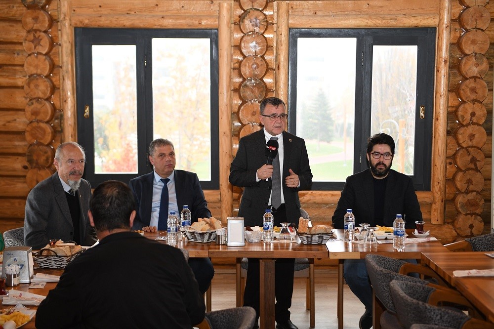 Başkan Şehirli: &ldquo;Altıeyl&uuml;l i&ccedil;in sizler &ccedil;ok değerlisiniz&rdquo;
