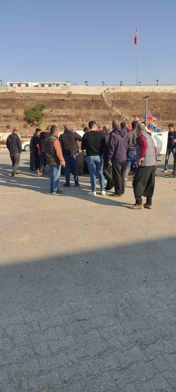 Ambulansı takip eden sürücü kazaya neden oldu