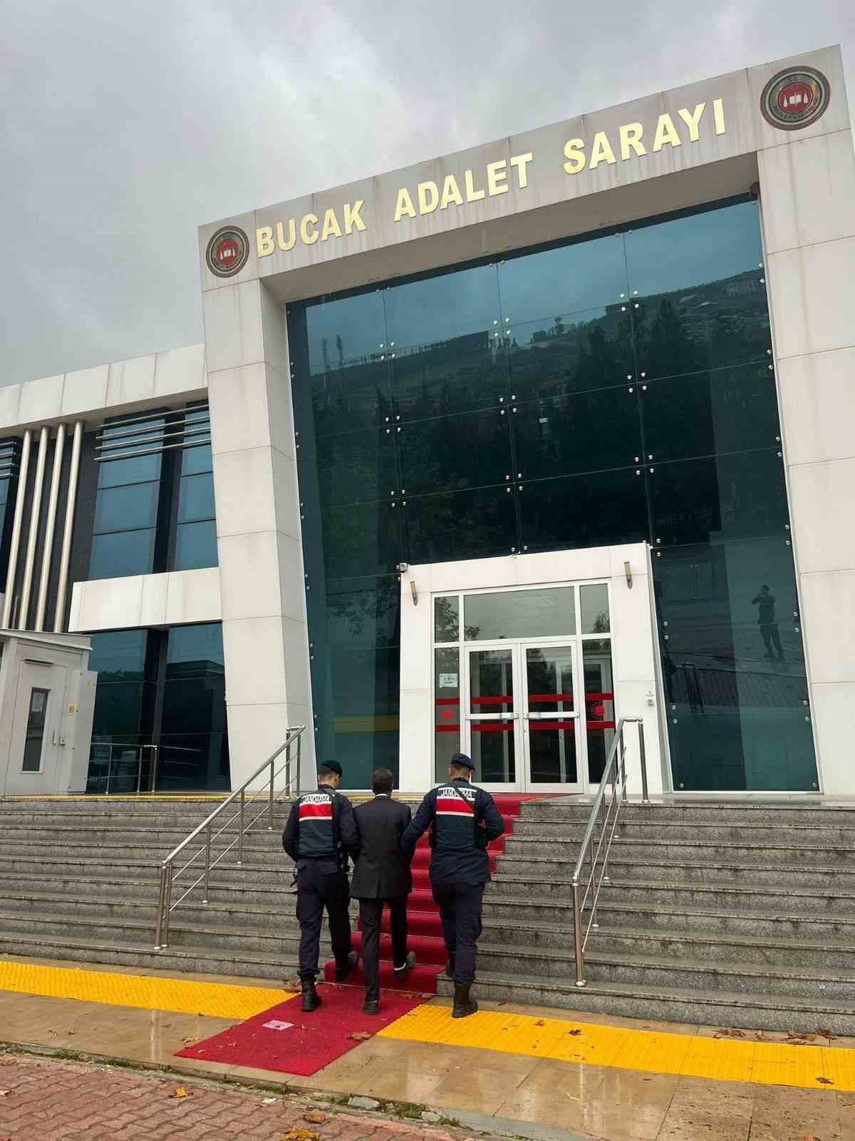 Jandarmanın uyuşturucu ve ka&ccedil;ak&ccedil;ılık operasyonlarında 6 ş&uuml;pheli tutuklandı
