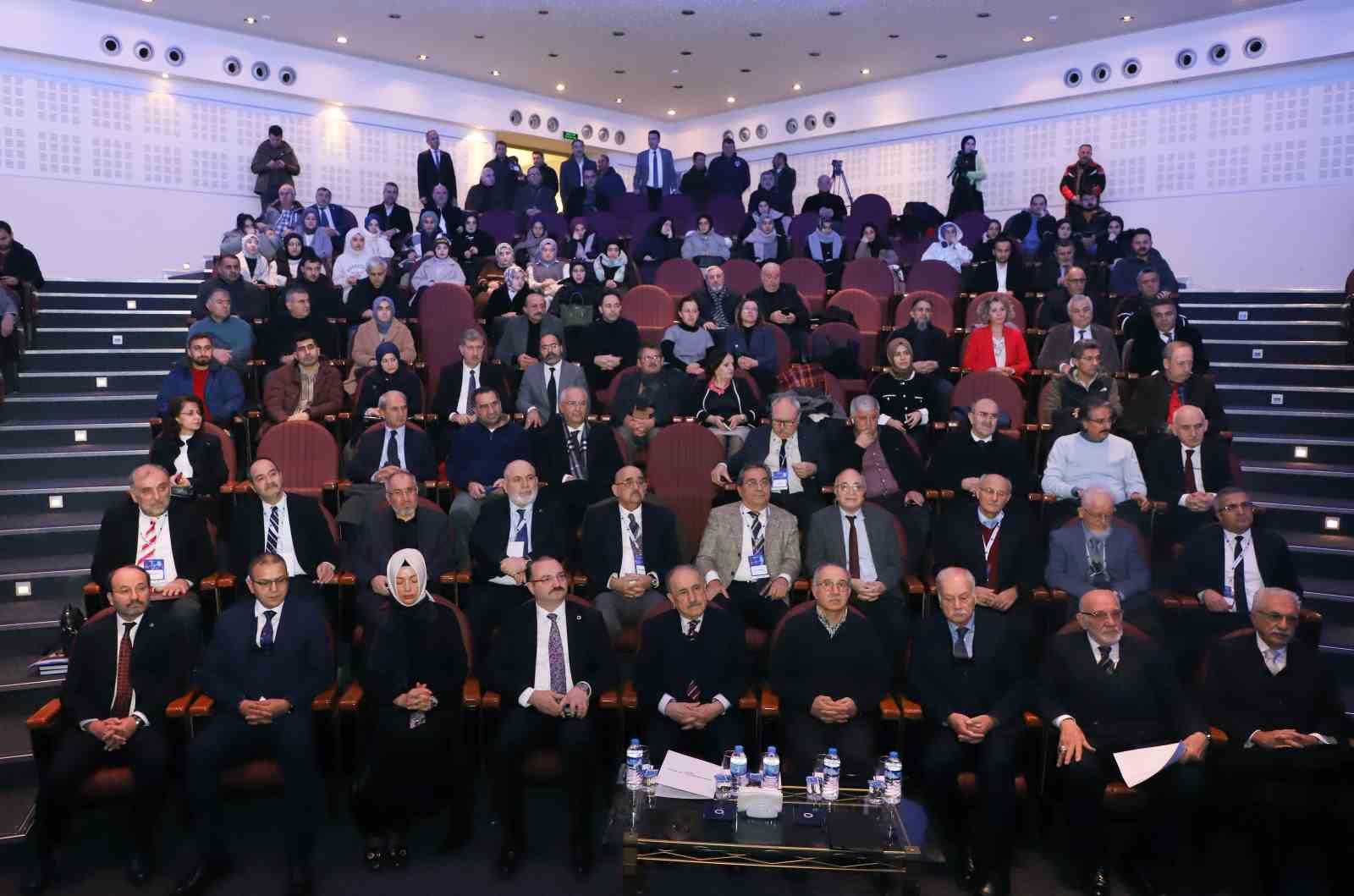 Atat&uuml;rk &uuml;niversitesinin 11. Rekt&ouml;r&uuml; Prof. Dr. Kemal Bıyıkoğlu, d&uuml;zenlenen sempozyumla anıldı
