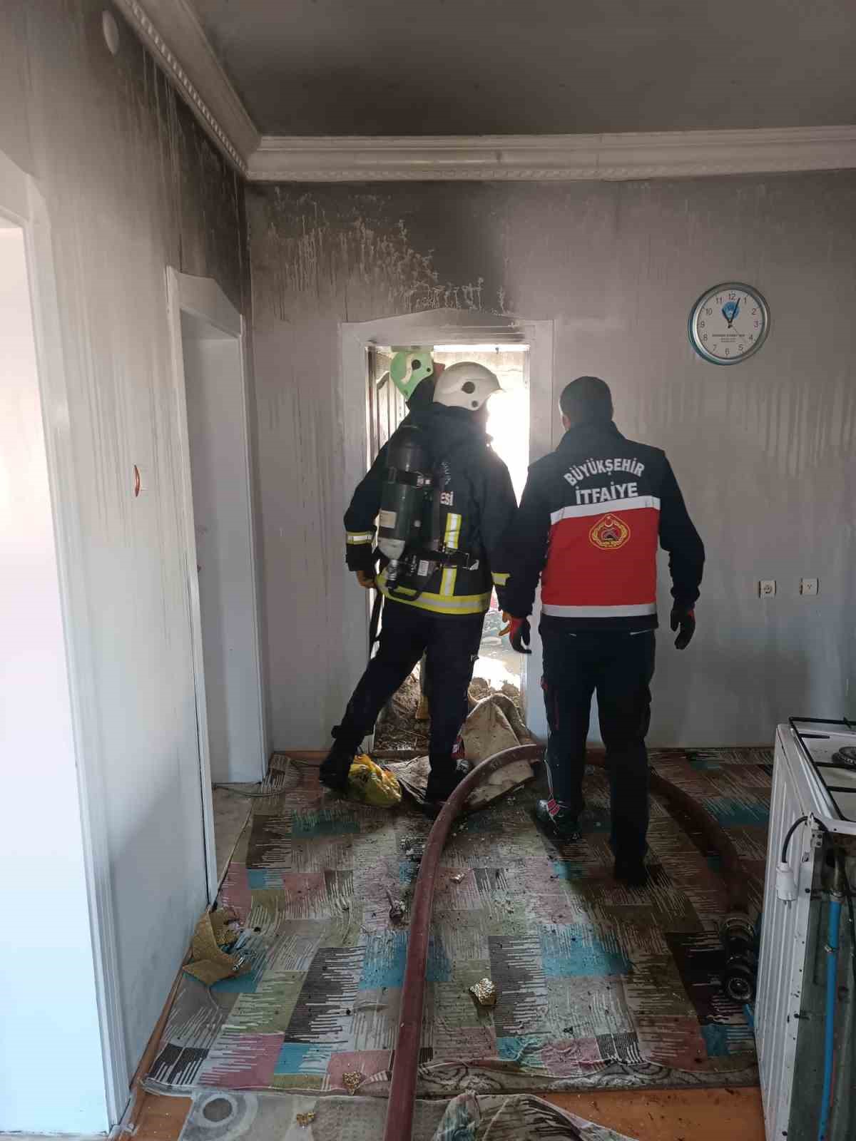 Van&rsquo;da ev yangını
