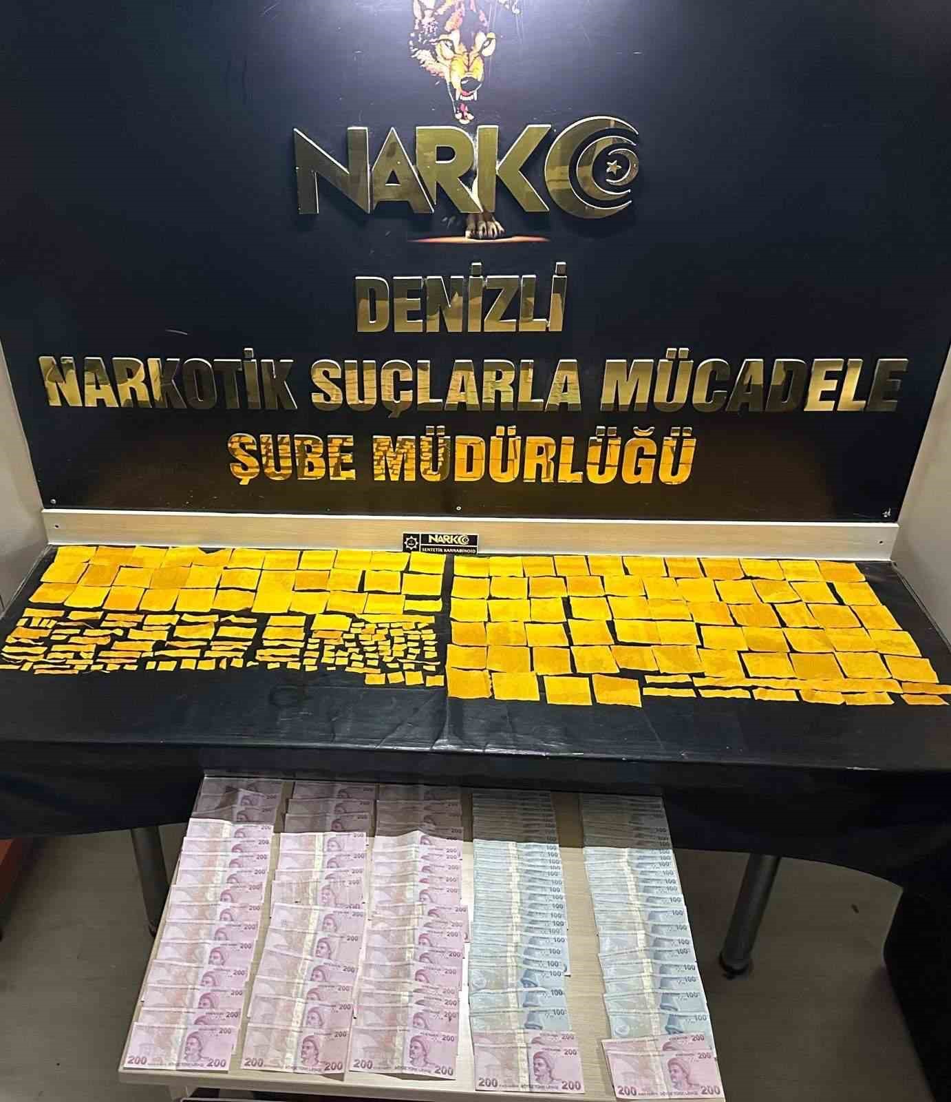 Torbacı 28 bin kişiyi zehirleyecek uyuşturucuyu d&ouml;şemeye sakladı
