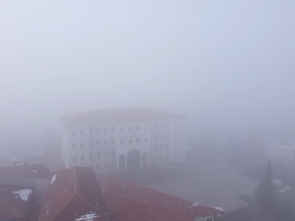 Çekerek’te sabahın erken saatlerinde sis etkili oldu
