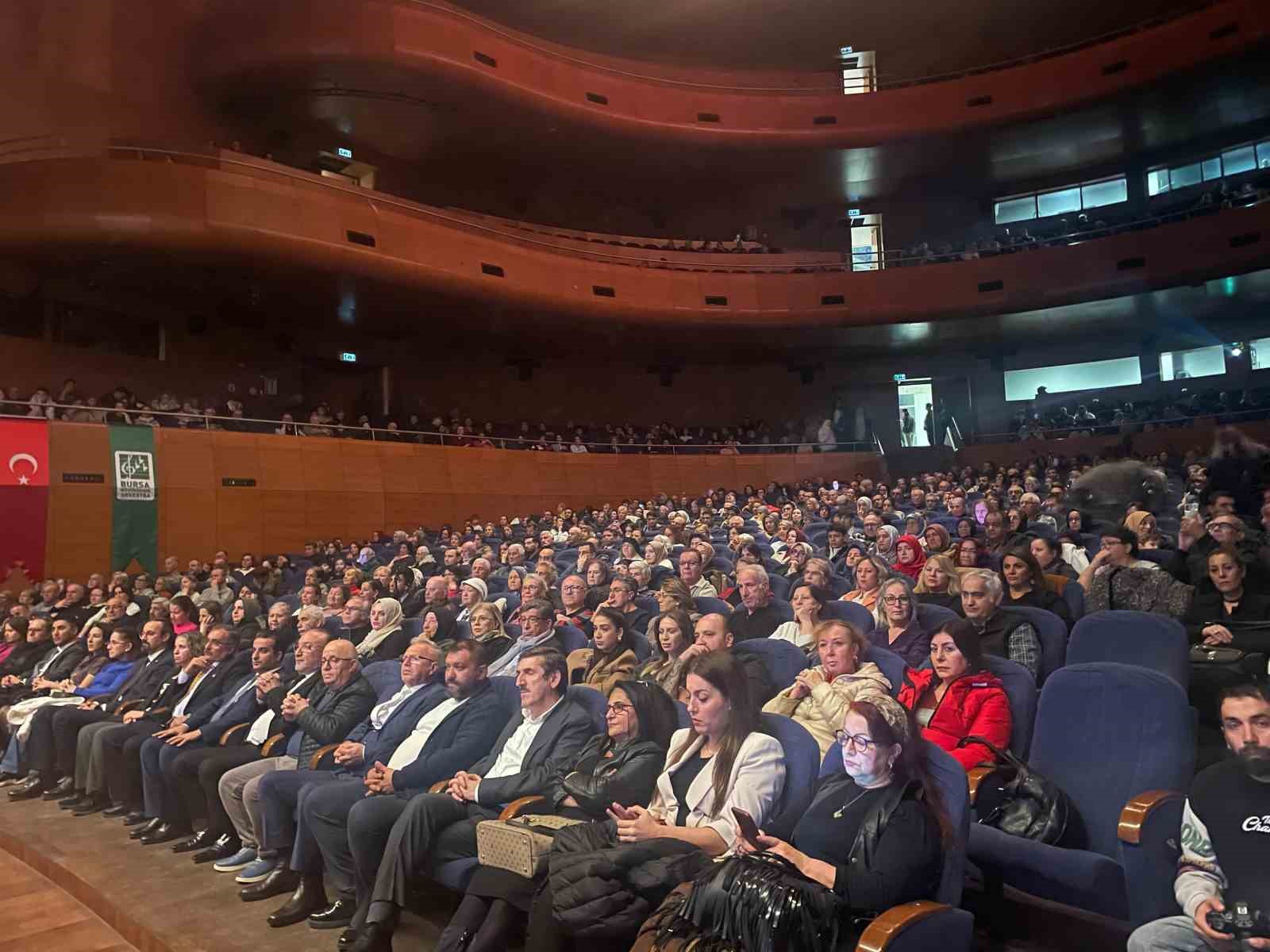&rsquo;Sanat Güneşi&rsquo; Zeki Müren, Bursa&rsquo;da anıldı