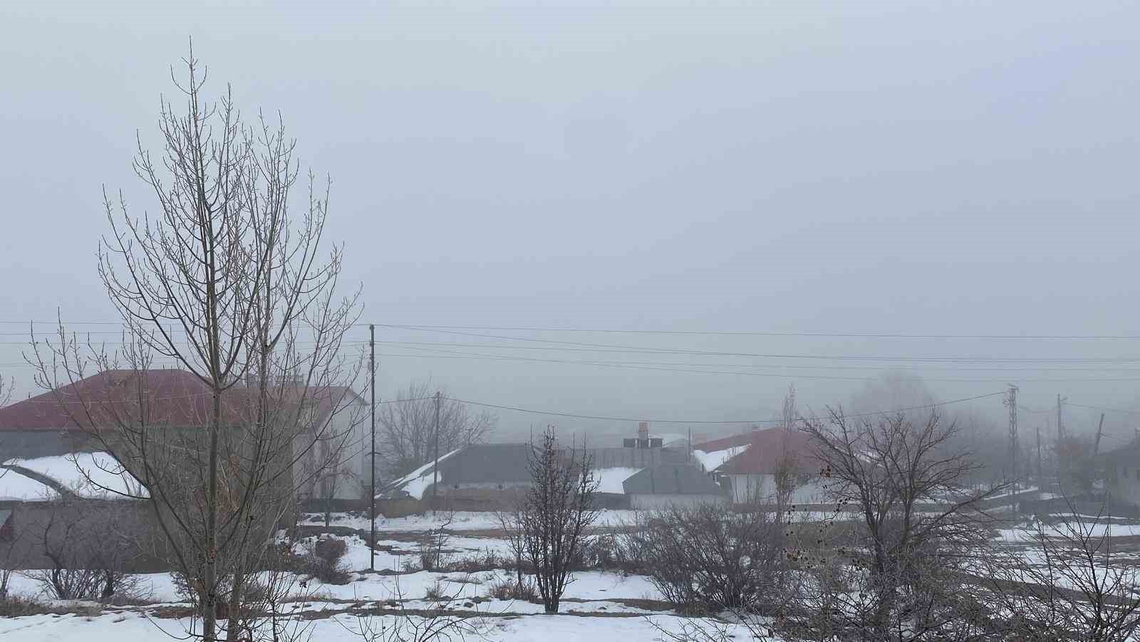 Karlıova&rsquo;da sis etkili oldu
