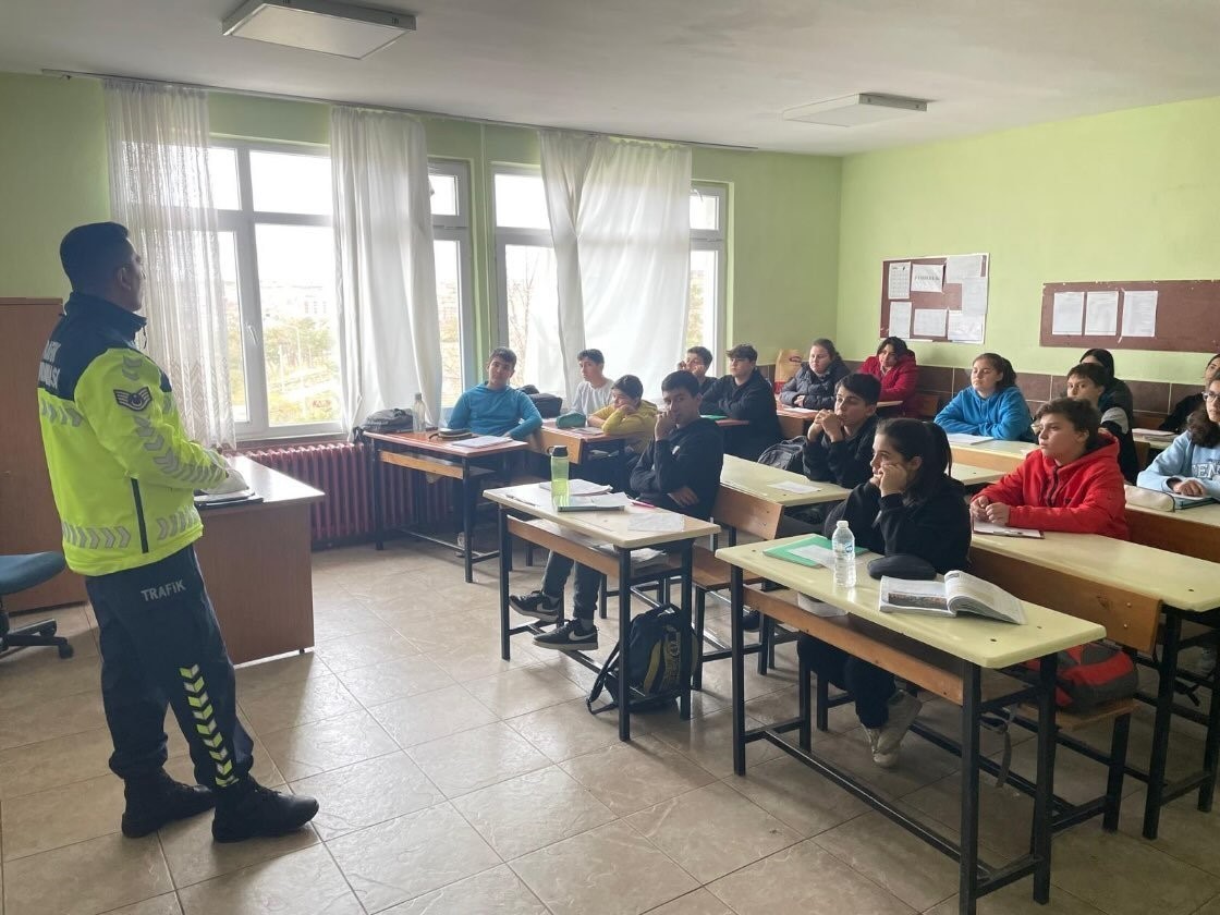 Kırklareli&rsquo;nde &ouml;ğrencilere trafik eğitimi
