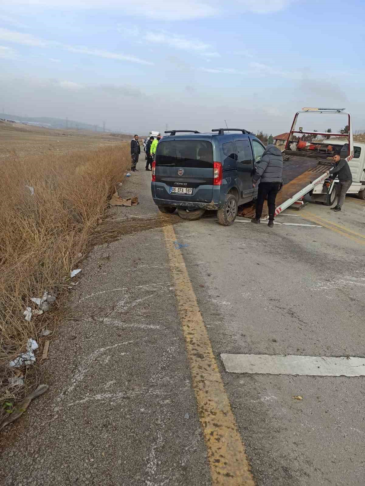 Sincan&rsquo;da aynı yolda 3 ayrı kaza ger&ccedil;ekleşti: 2 yaralı
