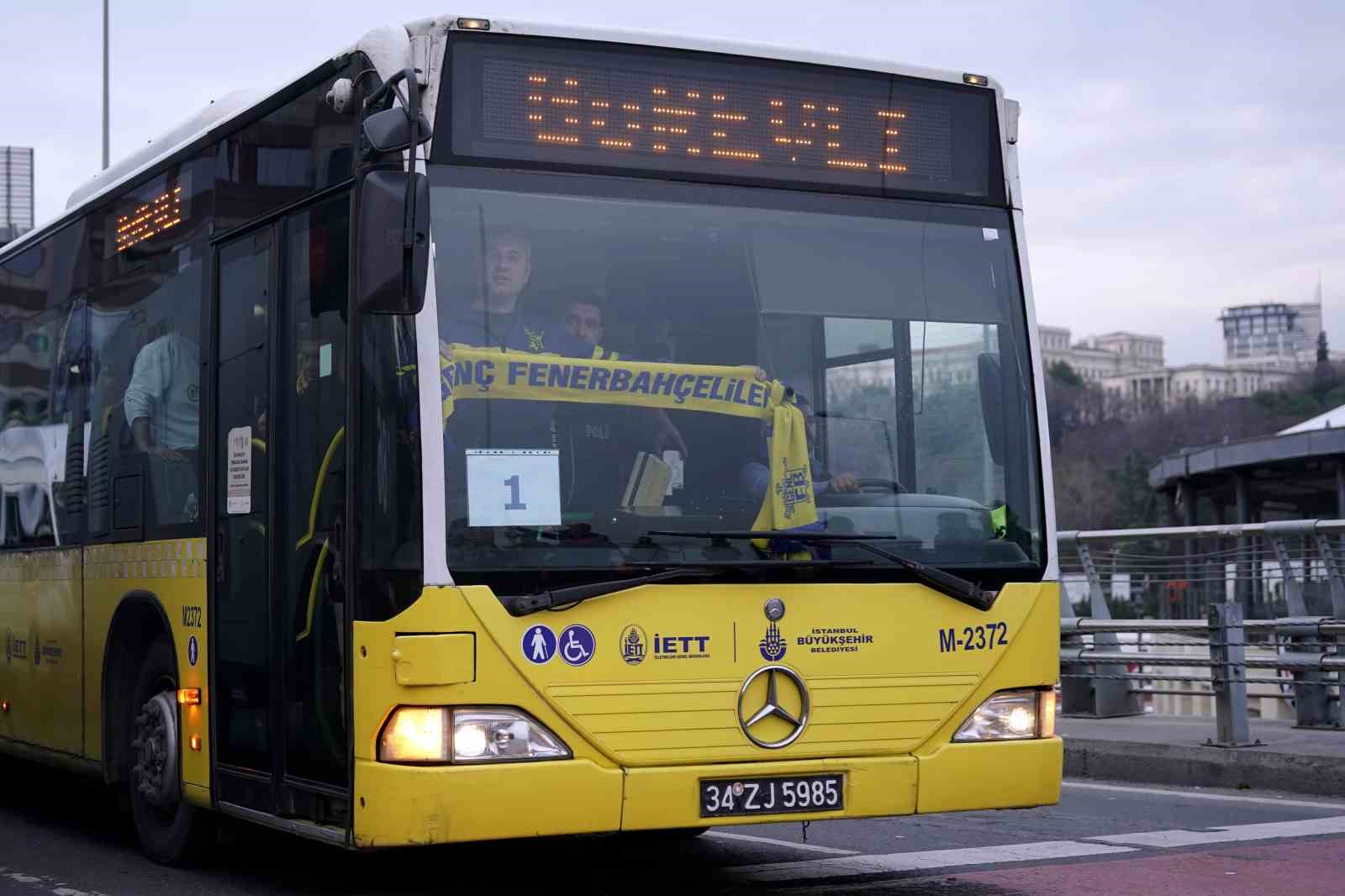 Fenerbahçe taraftarı stada geldi