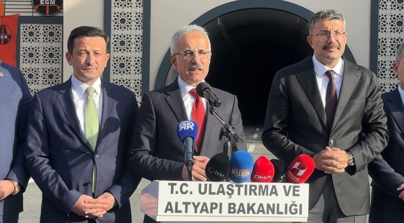 Bakan Uraloğlu Yeniköprü Tünelinde incelemelerde bulundu