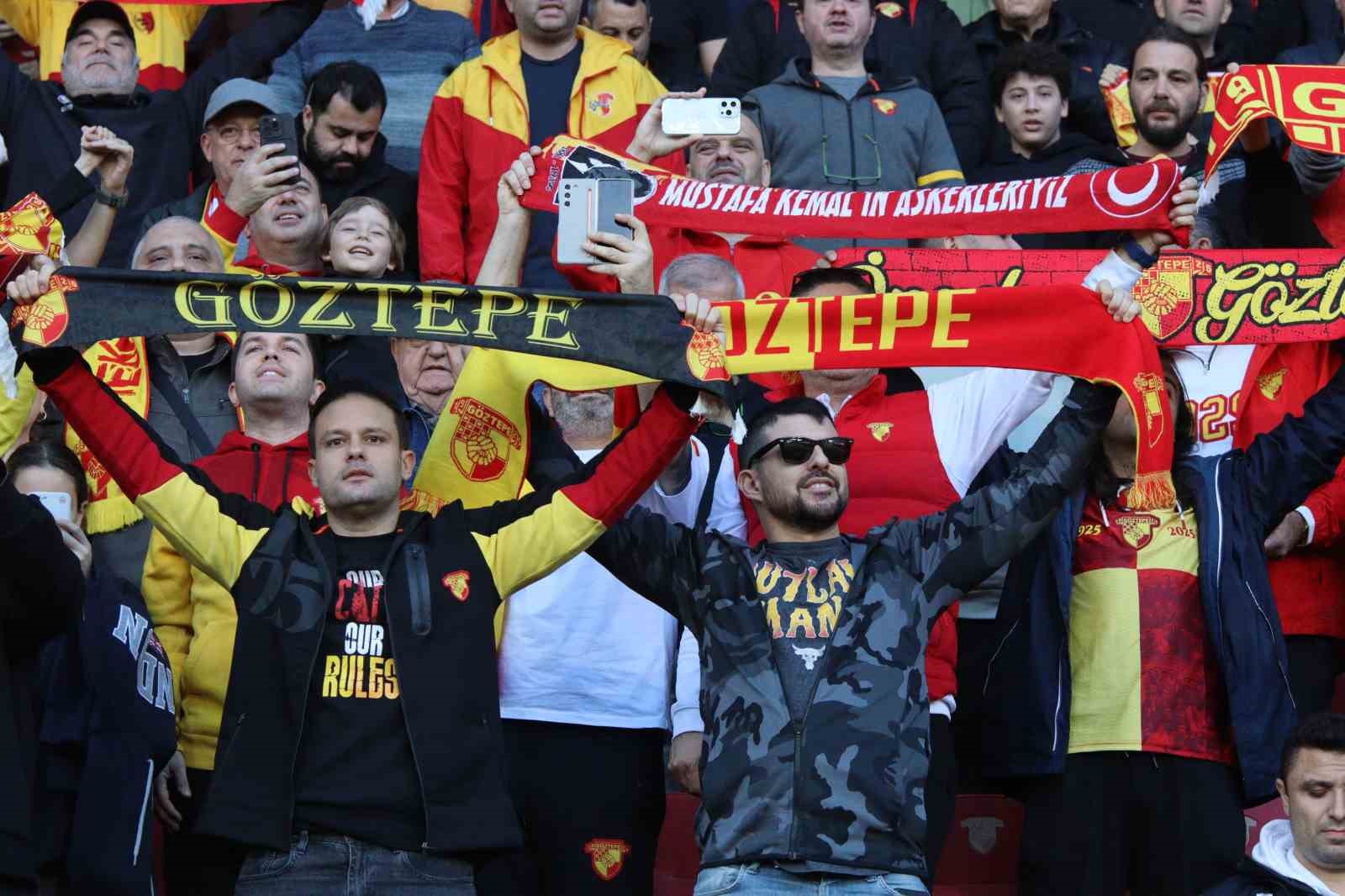 Trendyol Süper Lig: Göztepe: 2 - Adana Demirspor: 0 (İlk yarı)