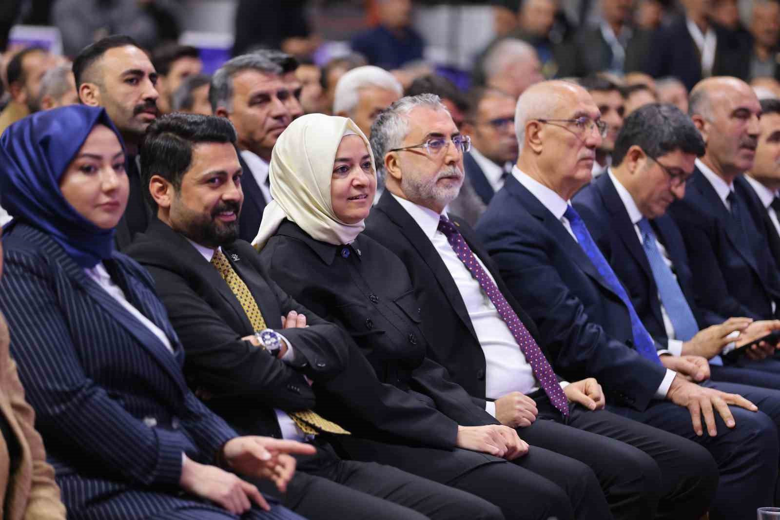 Bakan Işıkhan, AK Parti Bingöl 8. Olağan Kongresine katıldı