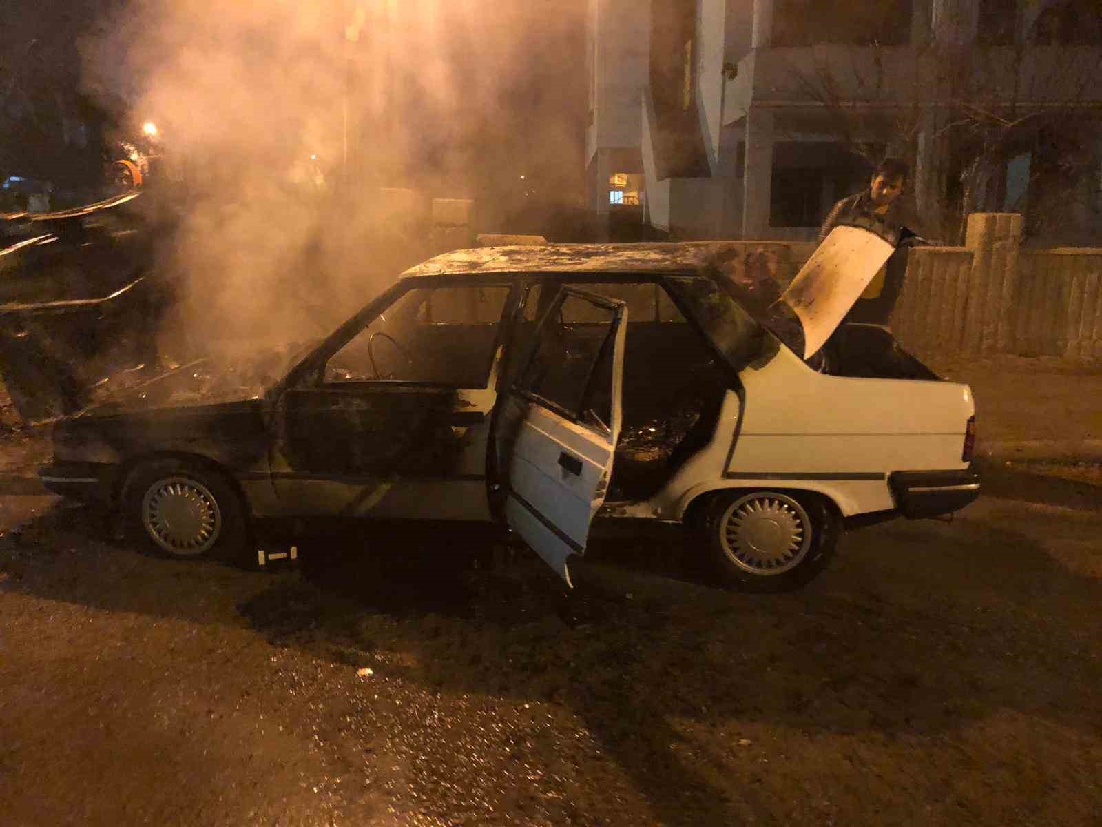 Kahramanmaraş&rsquo;ta otomobil yangını
