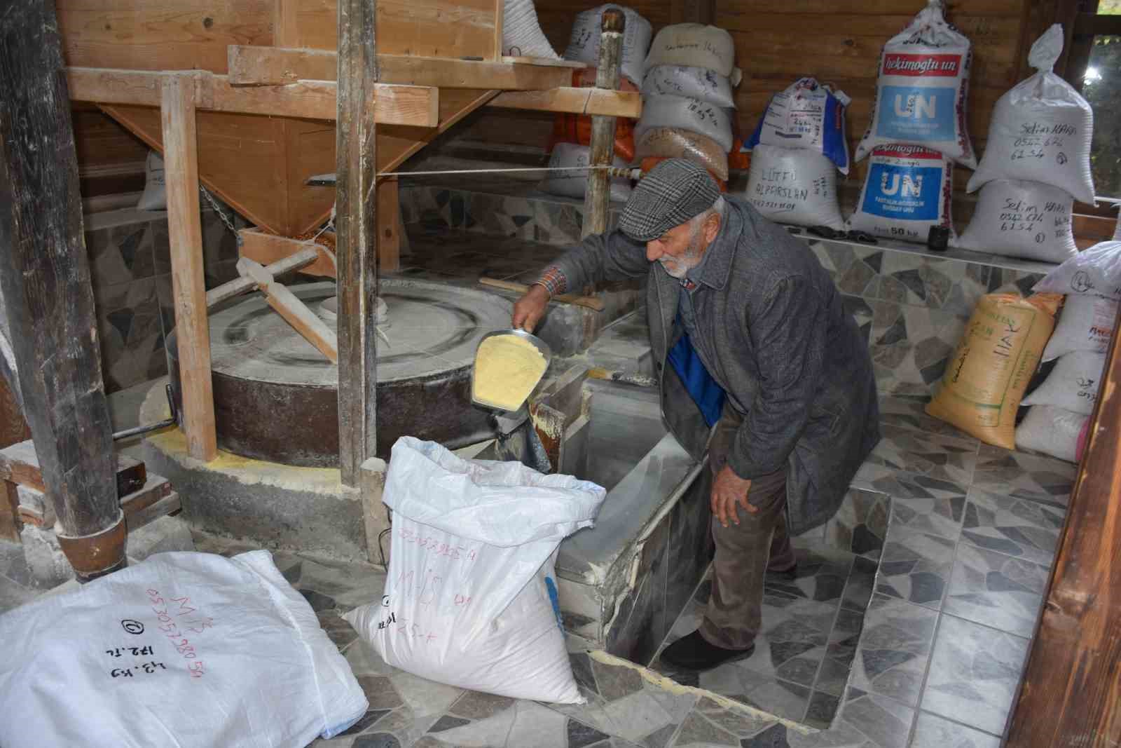 Dededen kalan asırlık vasiyet: 109 yıldır vatandaşın unu bu değirmende öğütülüyor
